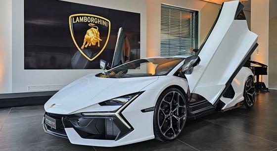 Már Budapesten is kapni Lamborghiniket, magával a cégvezérrel találkoztunk a szalonnyitón