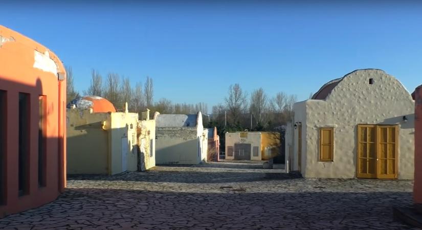 Vége: lakópark épülhet a balatoni görög falu helyén