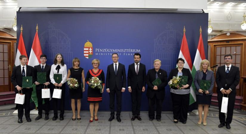 Negyedik alkalommal adták át a Pénzügyi Tudatosság Fejlesztéséért Díjakat