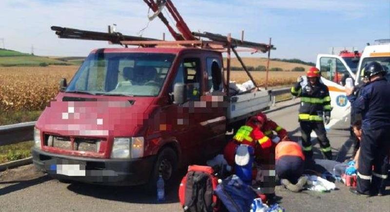 Súlyosan megsérült egy férfi, elütötték az A3-as autópálya leállósávján