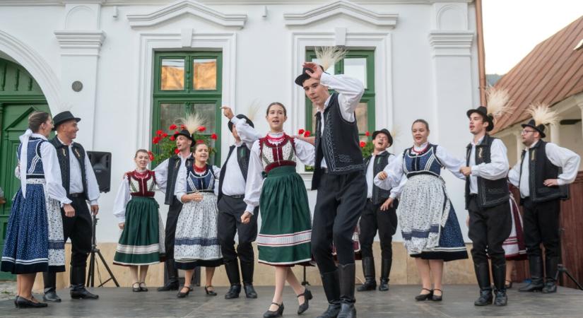 50 millió forint támogatás a határon túli magyar színházaknak és táncegyütteseknek