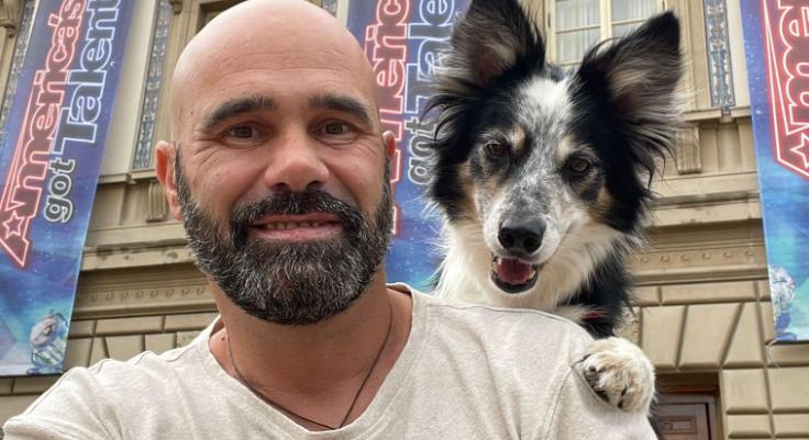 A brassói férfi „meghódította” Amerikát a kutyájával