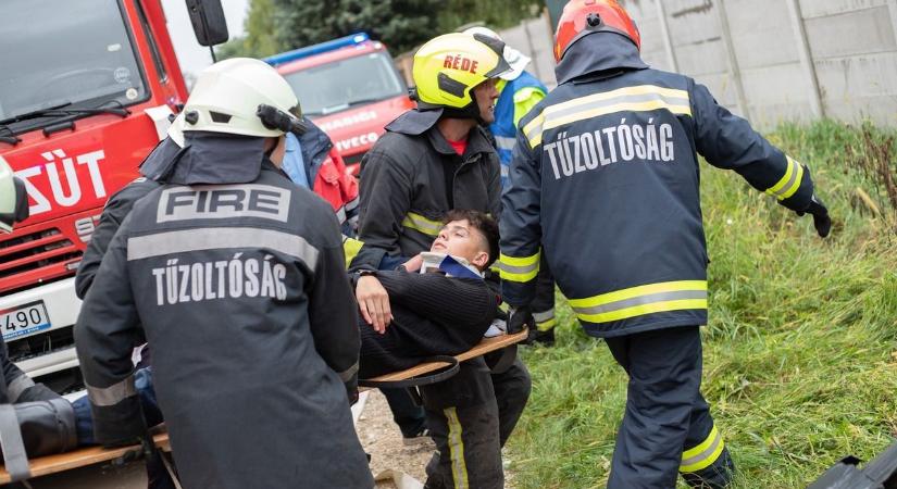 A Rédei önkéntes lánglovagok tagjai is gyakorlatoztak