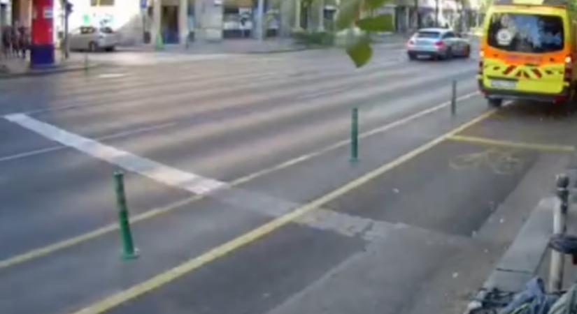 Karácsony Gergely videón mutatta meg, hogyan használja egy mentőautó a biciklisávot