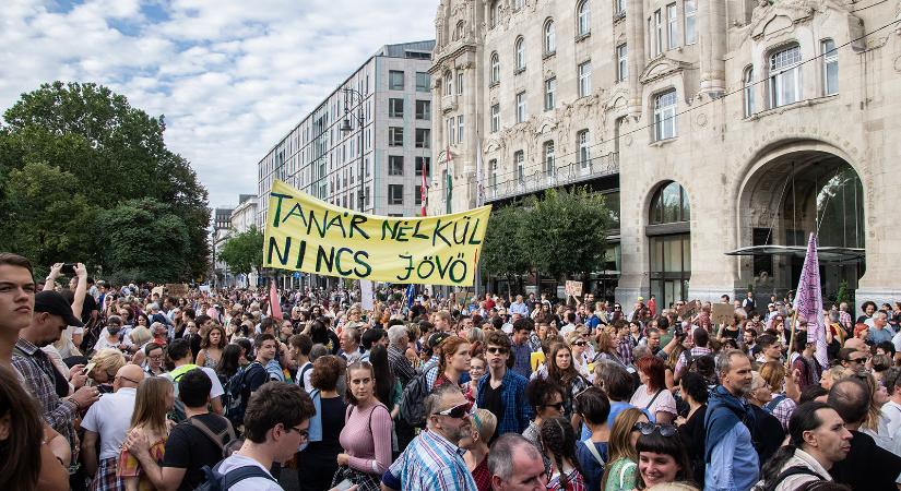 Nagyjából ezren távozhatnak a közoktatásból a mai nappal