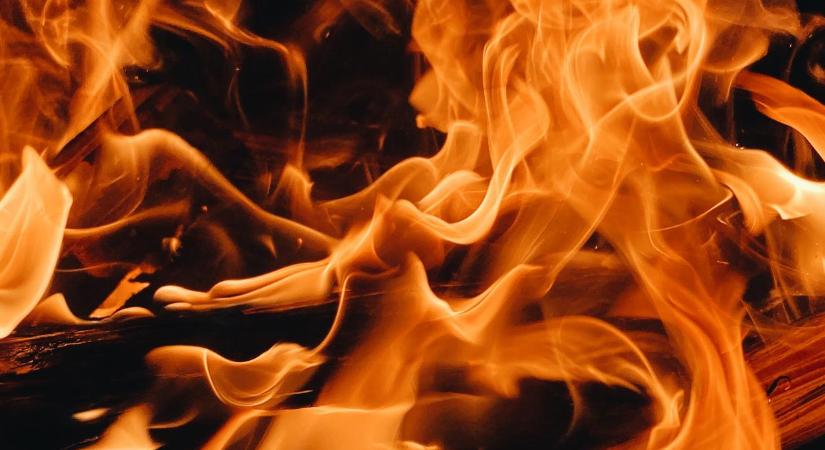 Tűz ütött ki a szigetszentmiklósi akkufeldolgozóban: veszélyes gázok szabadulhattak fel