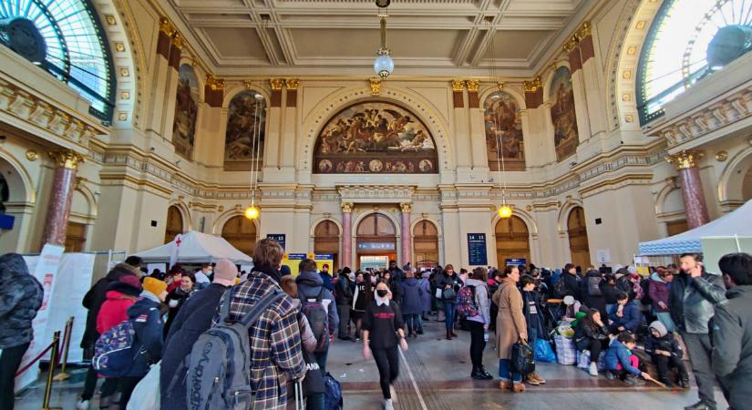 MÁV: Kedves utasaink, várakozzanak a váróteremben másnap reggelig!