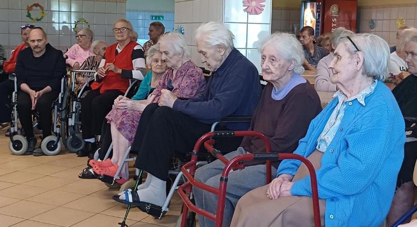 Időseket köszöntöttek a világnap apropóján (galéria, videó)