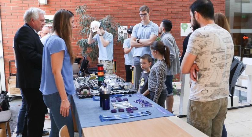 Földrengés az ELTE SEK-en - Benéztünk a Kutatók éjszakája programsorba - fotók