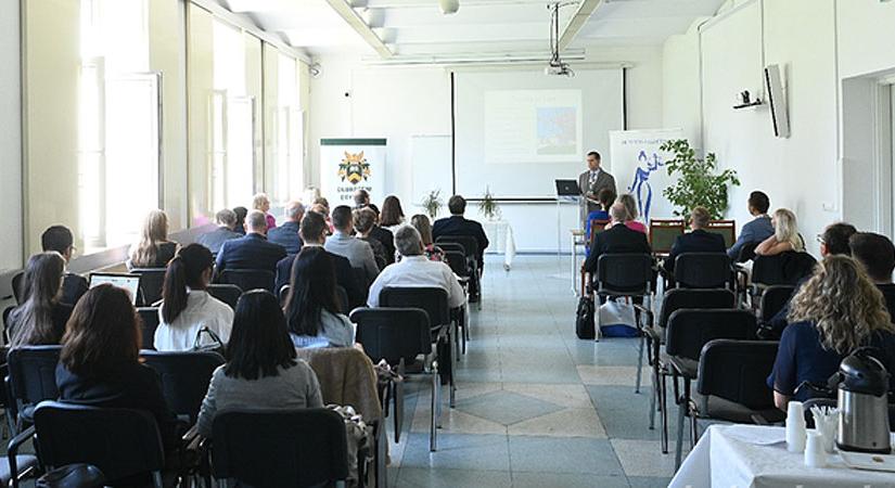 A kriptovaluták szabályozásáról is szó esett a debreceni jogászkonferencián