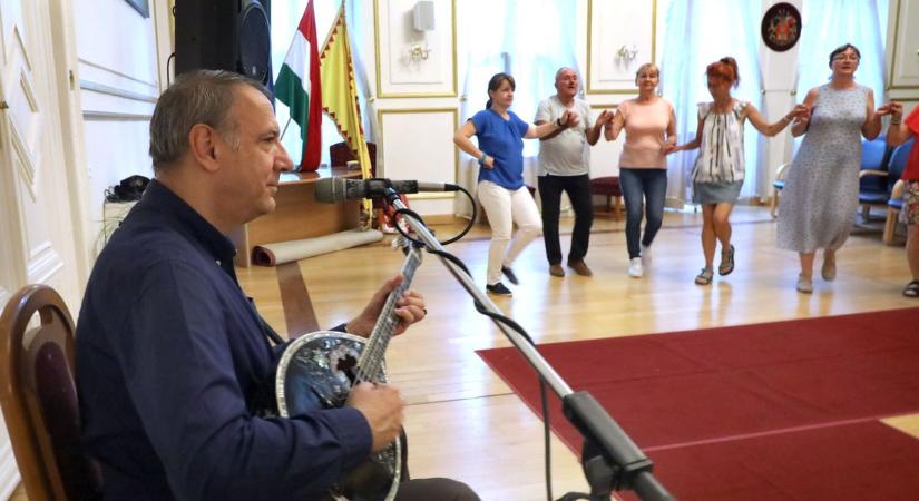 Eredeti görög muzsika volt a táncházban (fotókkal, videóval)