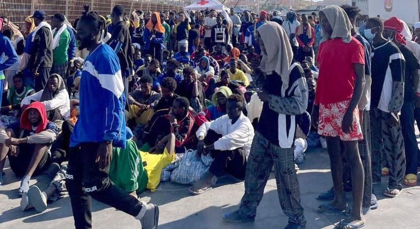 Óriási migránstömeg érte el Európa partjait