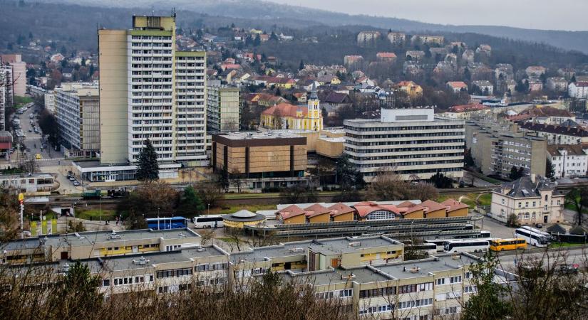 Kedvezményesen használhatják a sportcsarnokot és az uszodát a salgótarjáni diákok