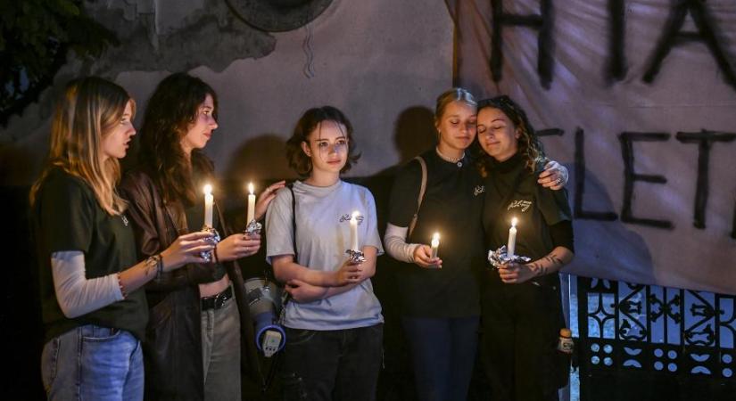 Főként a fiatal tanárok távoznak, a Pintér-féle belügy csak a jövő héten hozza nyilvánosságra, hányan hagyták abba a tanítást a státusztörvény miatt