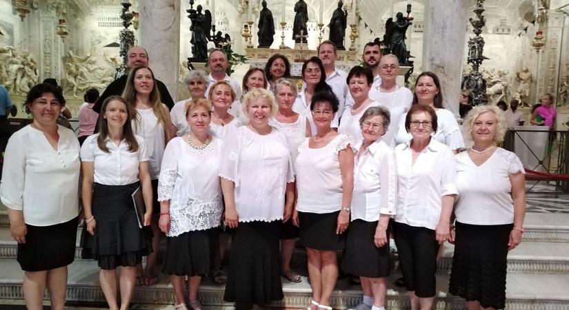 Olaszországban is kieresztették hangjukat a szécsényi Erkel Vegyeskar tagjai