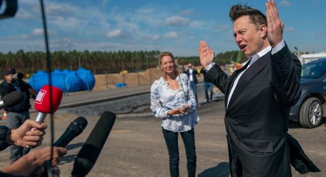 Elon Musk a német külügyminisztériummal csatázott közösségi oldalán