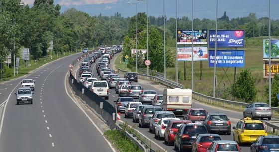 Torlódásra kell számítani az M1-es autópálya több szakaszán