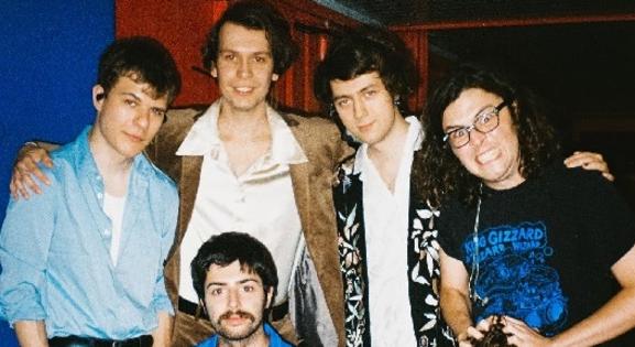 A Petőfin jön a leépítés, véletlenül Carson Coma-dalt játszottak