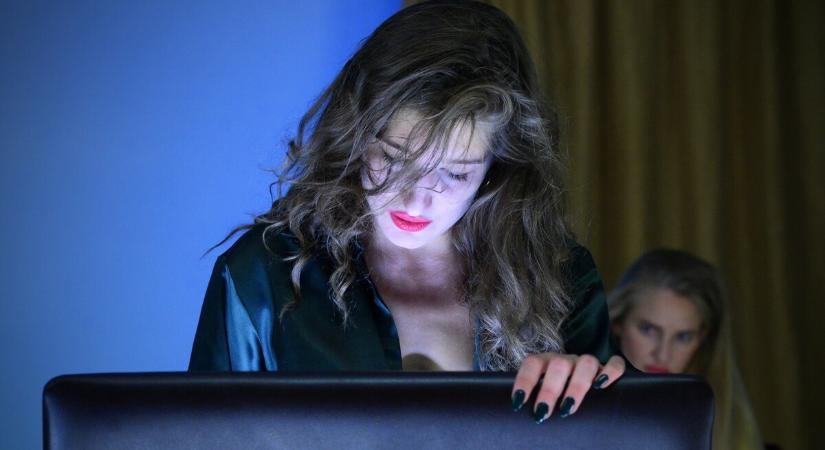 Rusznyák Gábor rendezésében mutatja be a miskolci színház a Hedda Gablert