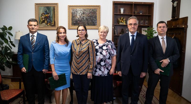 Új vezetőket neveztek ki a debreceni Klinikai Központban