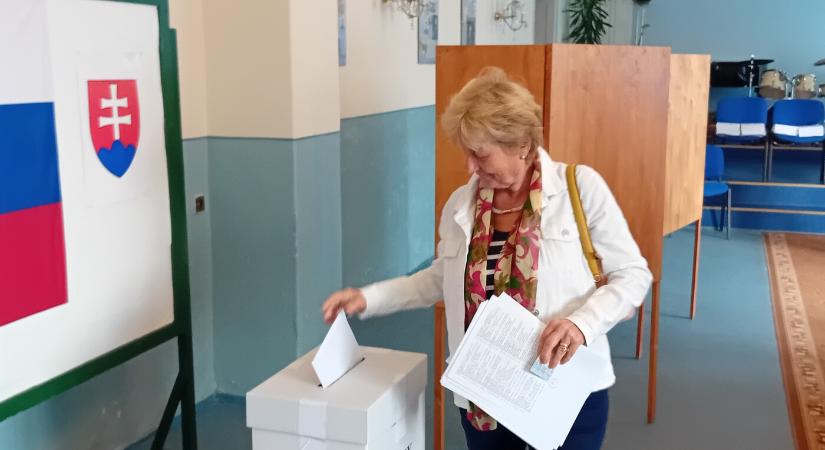 Magas részvételi arány, sok fiatal választó Párkányban