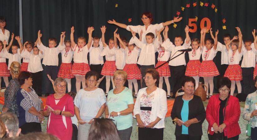 Ötvenéves születésnapját ünnepelte a szentkirályi óvoda – galériával