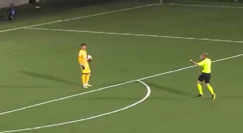 Lúzer kapus vagy szigorú bíró? – ilyet is ritkán látni a futballpályán