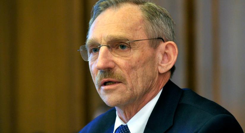Mi történt? Pintér Sándor azonnali hatállyal, indoklás nélkül fontos vezetőket rugdosott ki szombaton