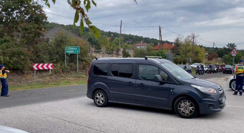 Több ezer motoros vonult át a visegrádi Panoráma úton a kitiltásuk miatt demonstrálva