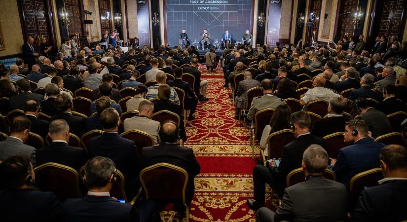 Kuleba „új korszakot” hirdetett az ukrán védelmi ipar számára a védelmi ipar kijevi nagytalálkozója után