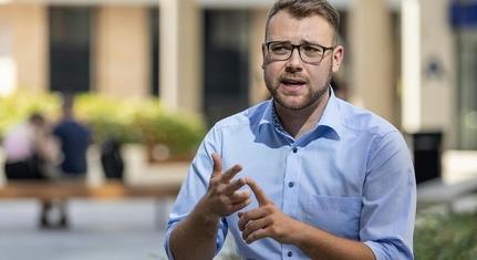 A kormány tudatosan tereli el a figyelmet a gazdasági bajokról