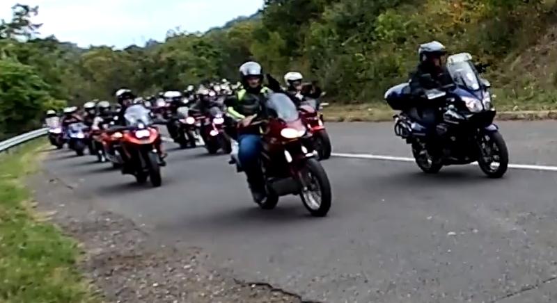 Megint motorosok ezrei tiltakoztak Visegrádon