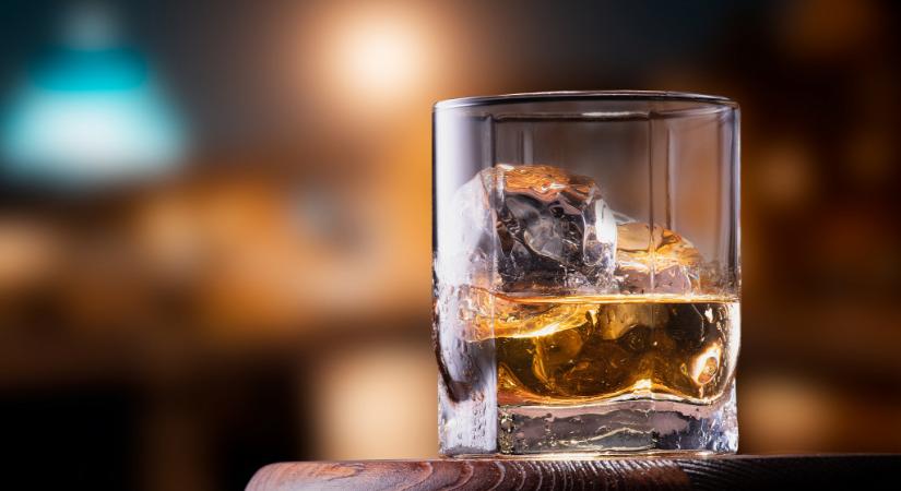 Elárverezik a világ egyik legrégebbi whiskey-jét