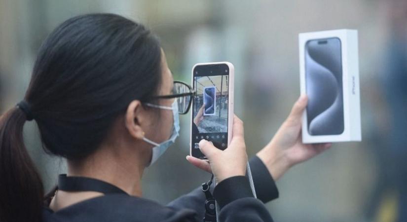 Szoftveres frissítés készül a túlmelegedő iPhone problémára