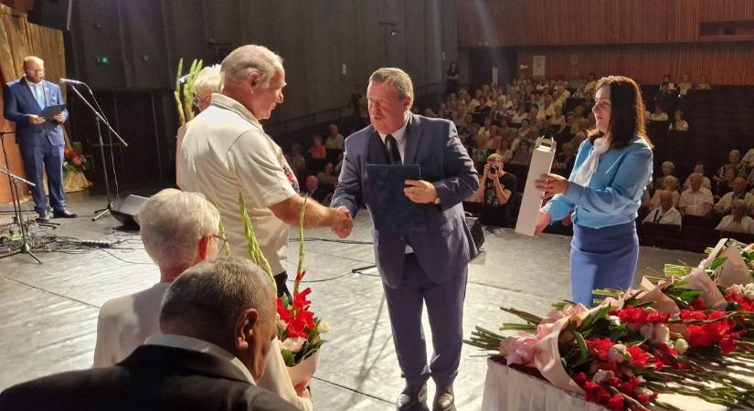 A kerek évfordulós házaspárokat is köszöntötték az idősek napján Gyöngyösön