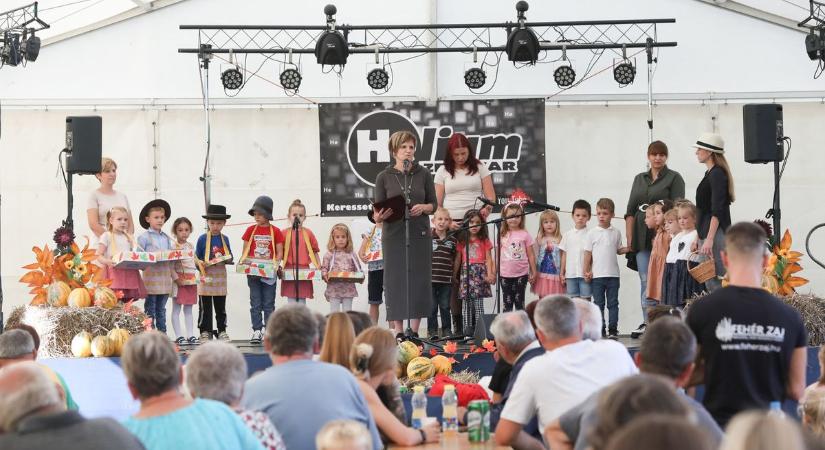 Mihály-nap a gyermekekért Sorokpolányban: összegyűlt a falu apraja-nagyja - fotók