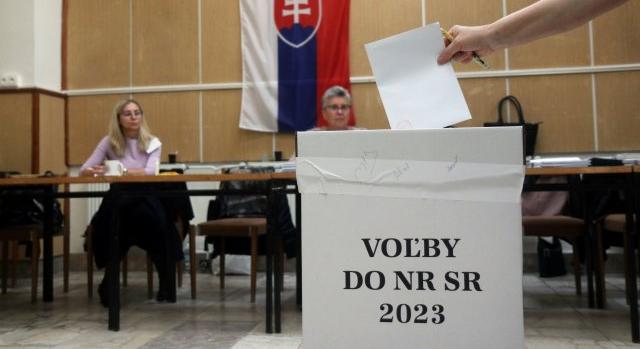 Választás Szlovákiában: szavazás közben halt meg egy férfi Vágbesztercén