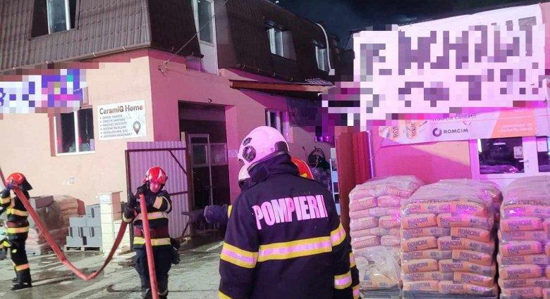 Súlyosan megégett egy személy Jedden, ahol egy üzlet gyulladt ki