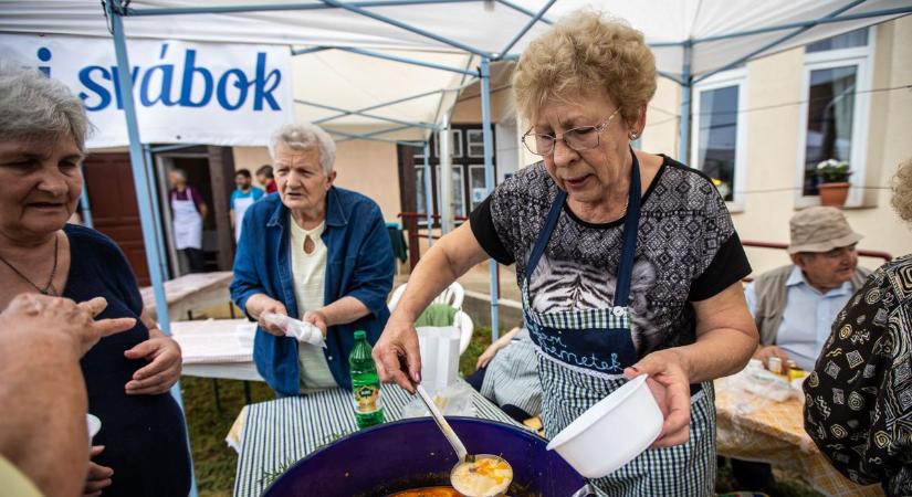 Sváb ételkostoló várja az érdeklődőket