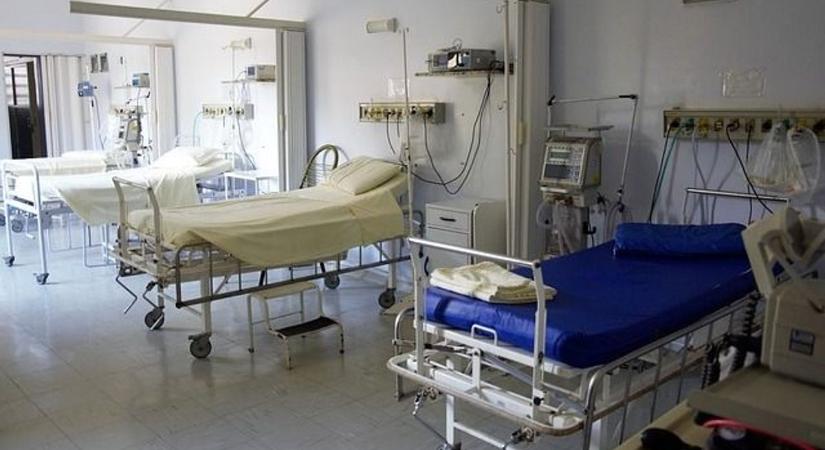 Sokkolta az orvosokat: közel 60 tárgyat találtak egy férfi gyomrában