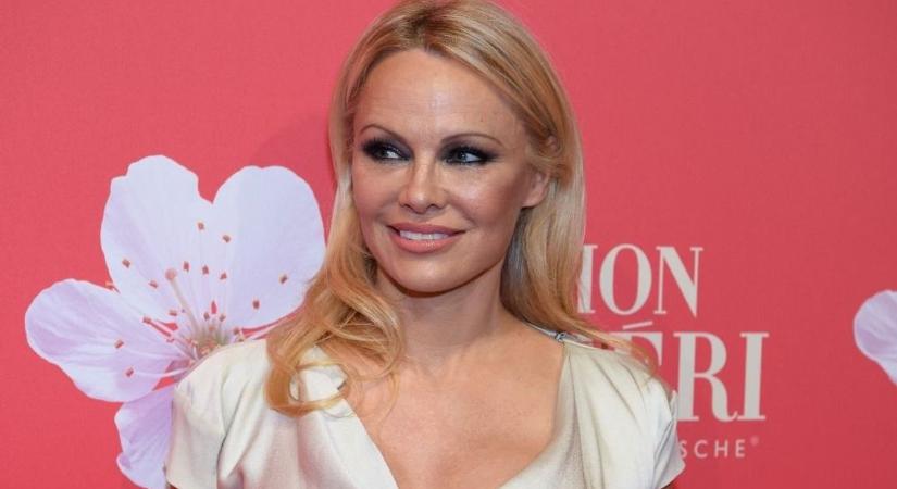 Pamela Anderson nem is hasonlít önmagára, súlyos döntést hozott
