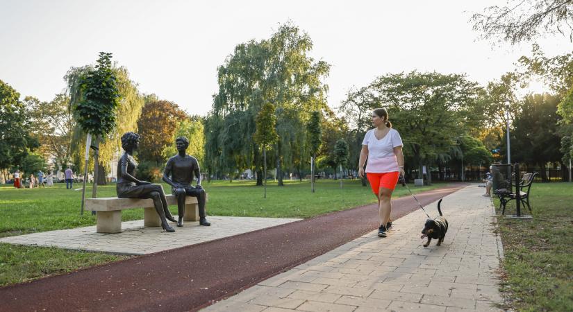 Okoszebra, népszerű játszótér, felújított utak Nádorvárosban