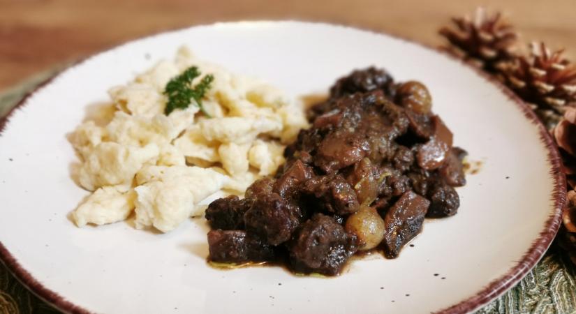 Sűrű, szaftos vaddisznóragu: a vele főtt áfonyalekvár a titka