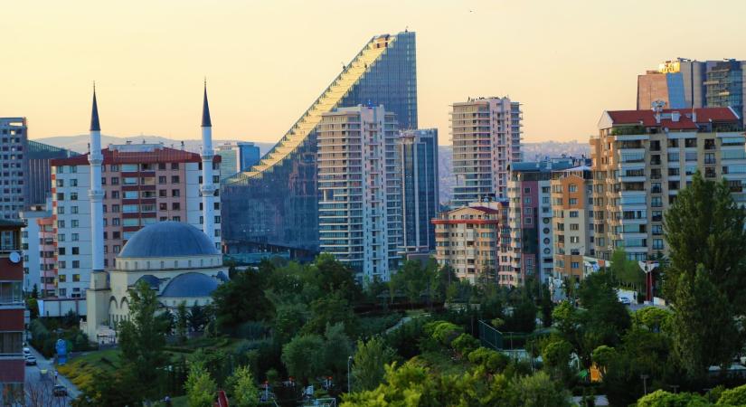 Terroristák robbantottak a török fővárosban