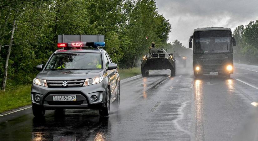 Katonai járművek lepik el Hajdú-Bihar több útszakaszát