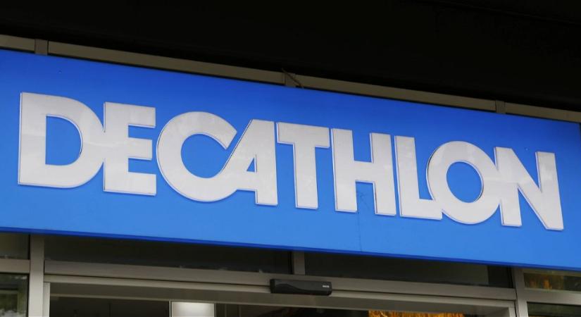 Verekedős balhé a Decathlon-ban: vészkijáraton menekítették a vásárlókat a Nyugati téri áruházból
