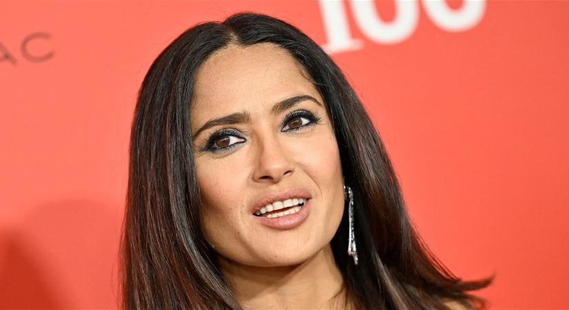 Salma Hayek szoknyáját felfújta a szél, nem viselt bugyit korunk egyik leggyönyörűbb színésznője? A rajongók rengeteg kérdést tettek fel