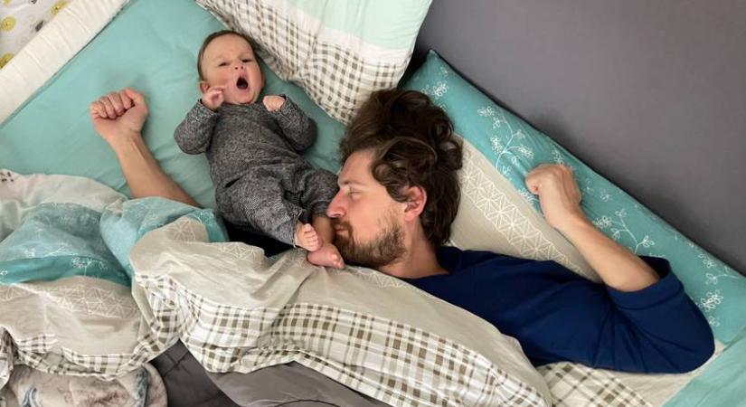 28 millióan látták a videót! Ilyen valójában együtt aludni a babával