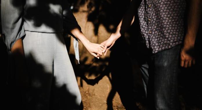 Egy egészséges párkapcsolat nem szorít