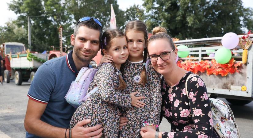 Ikertalálkozó Ikerváron- szüreti mulatsággal fűszerezve - fotók